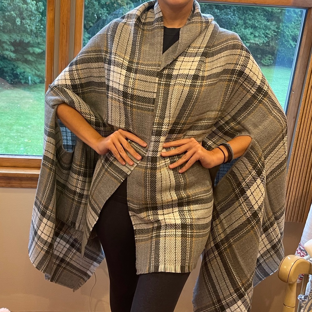Bloomingdales Reversible poncho scarf